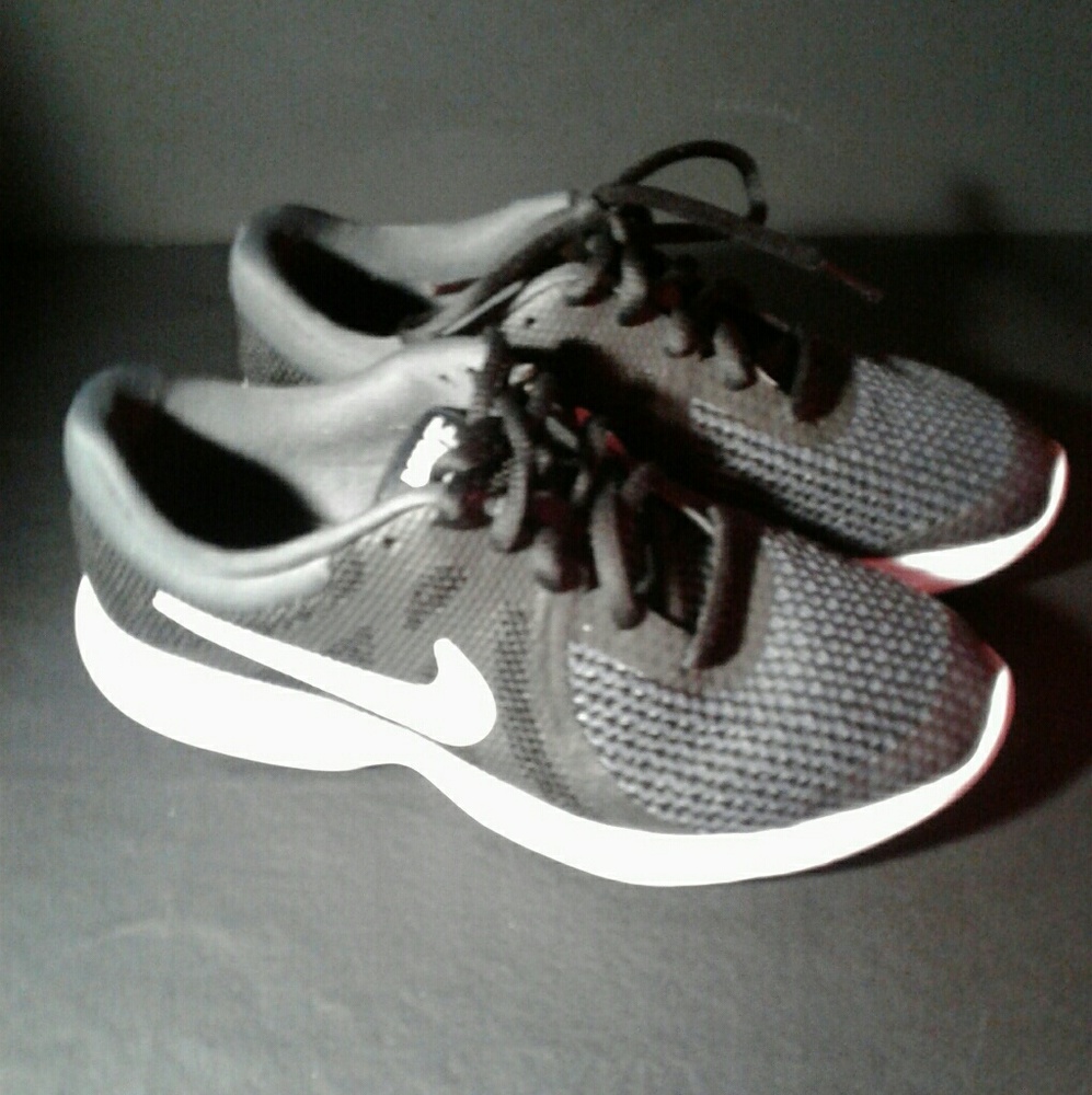 Nike revoulution 4